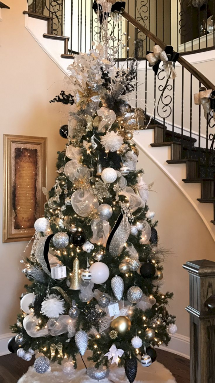 Awesome Silver and White Christmas Tree Decorating Ideas