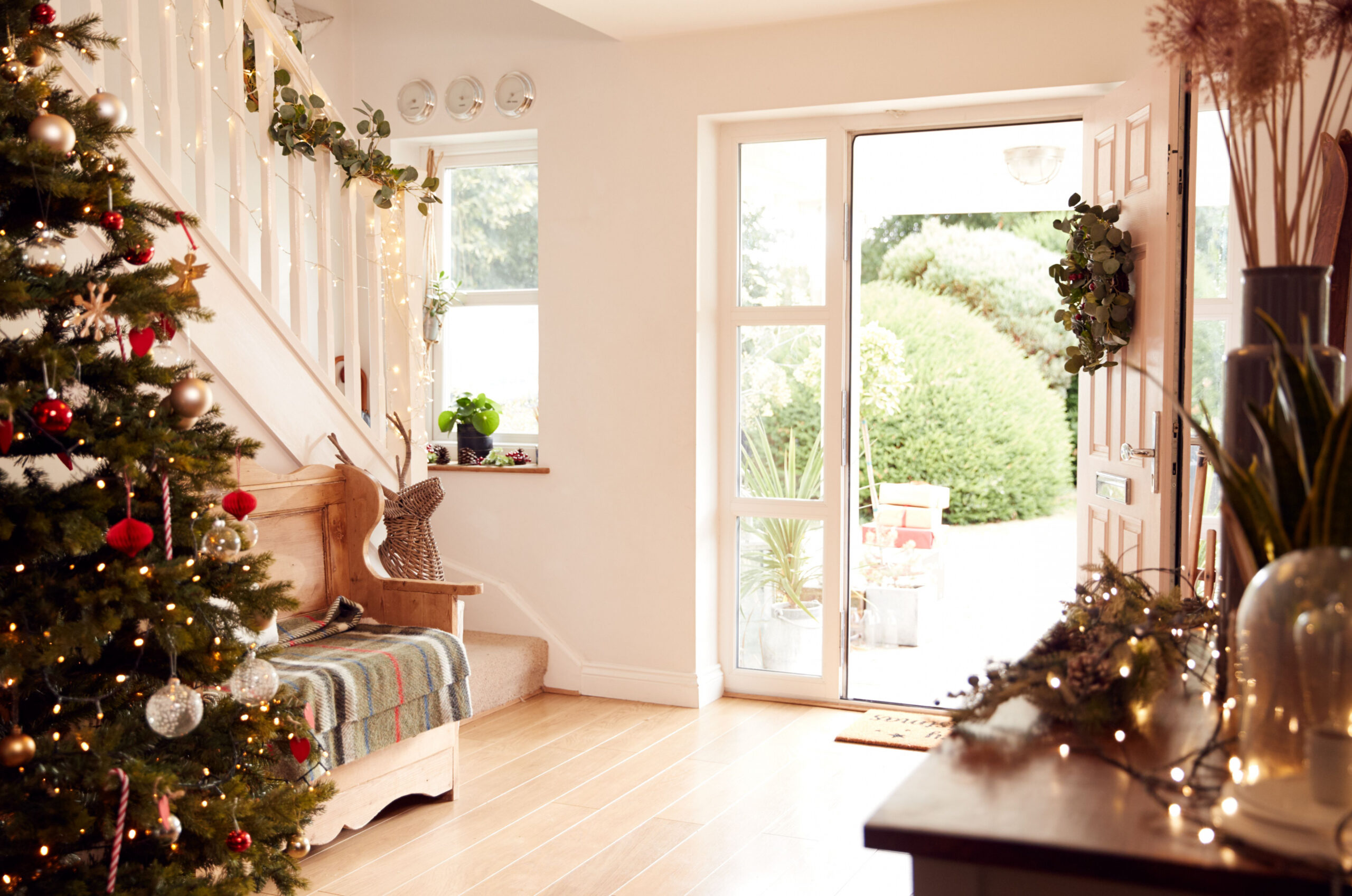 Christmas Entryway Decoration Ideas to Try This Year