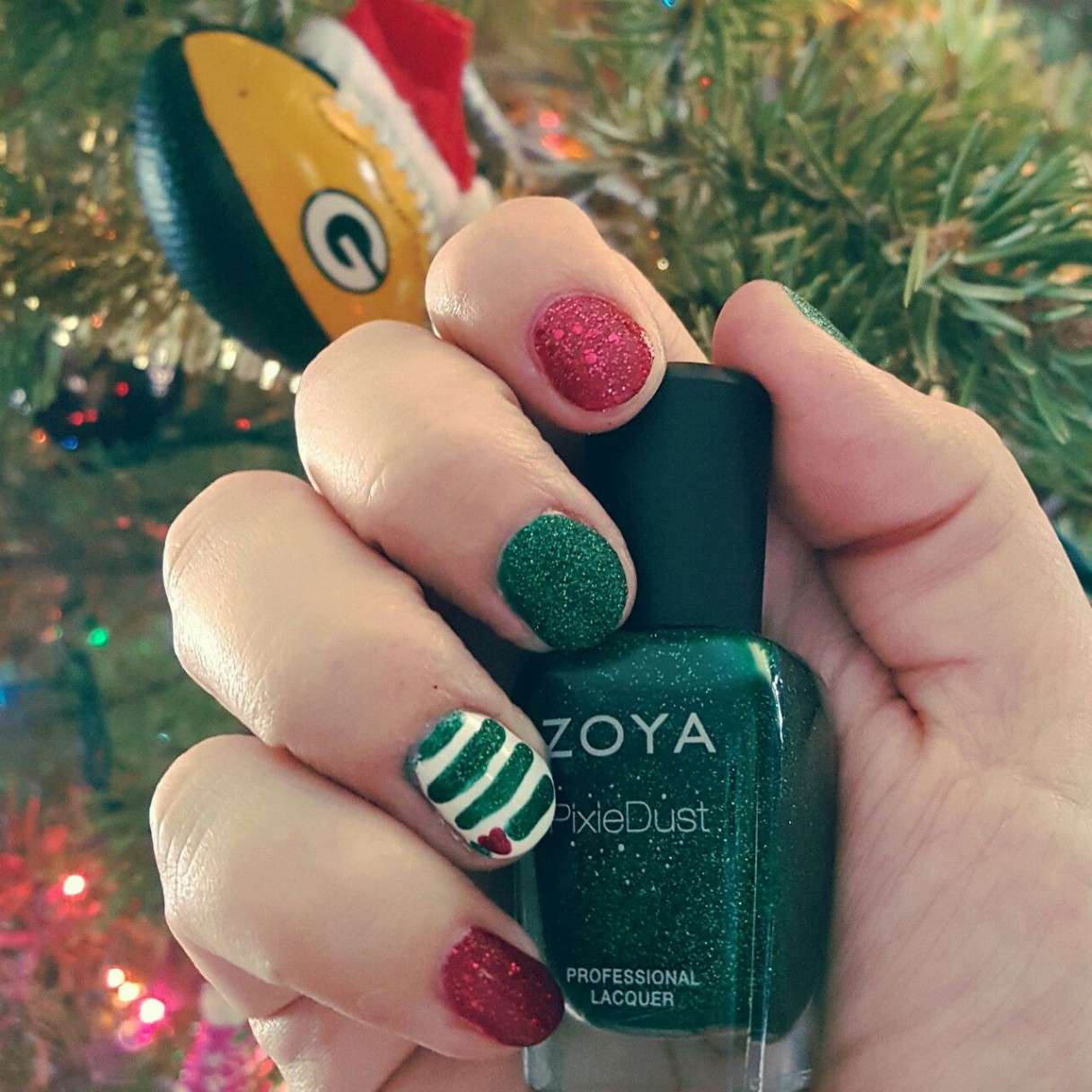 Christmas Nails, nail art, Zoya Elphie and Arianna pixie dust nail