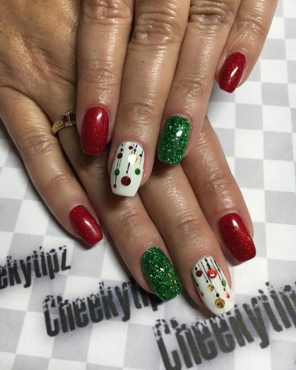 Christmas sparkle 💅🏻 #christmasnails #sparkle #temecula