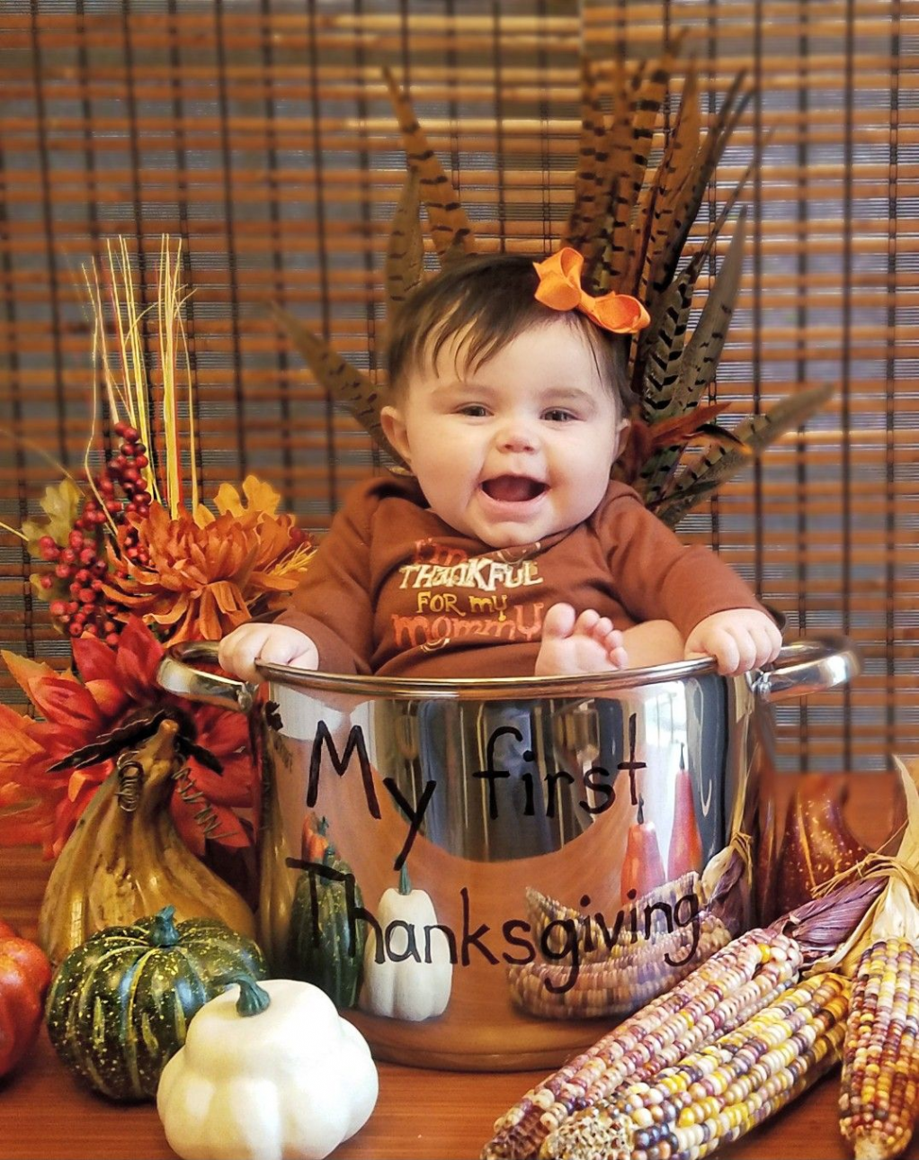 Cute Thanksgiving Baby PhotoShoot That You Can Take Yourself