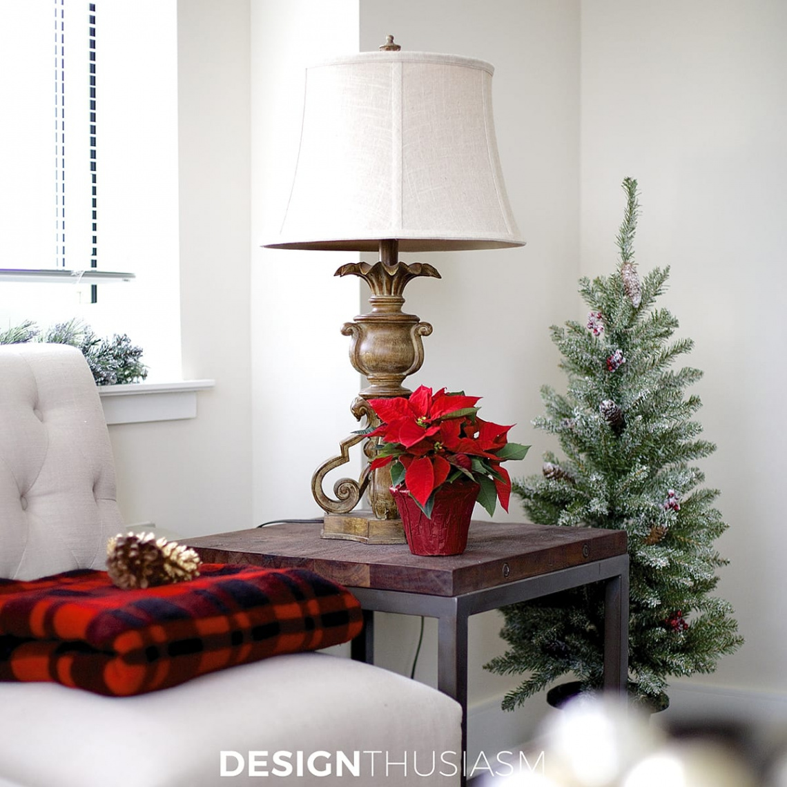 Easy Holiday Decorating Ideas for a Small Apartment