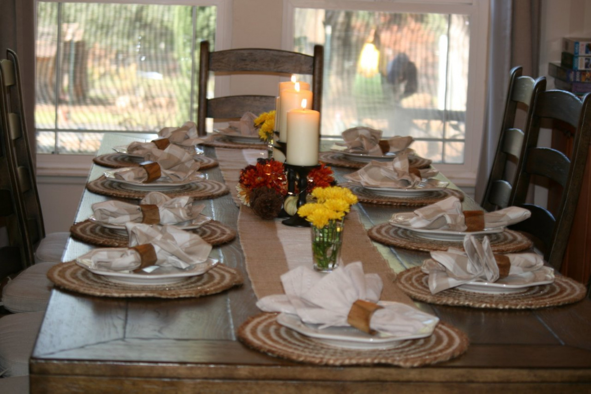 Easy Thanksgiving Table Decor - Celebration Elevation