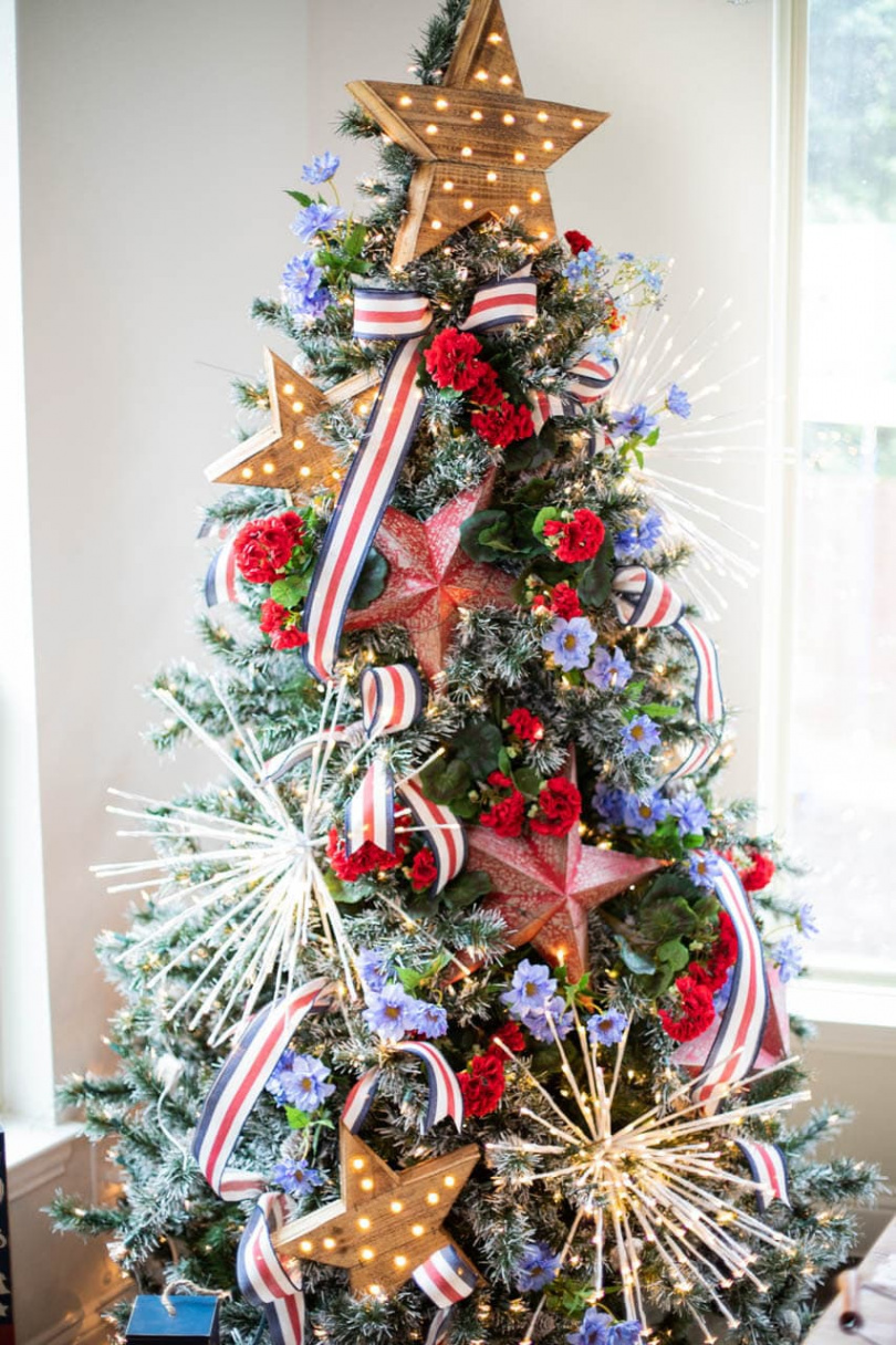 Fourth of July Decor Ideas and a Patriotic Christmas Tree