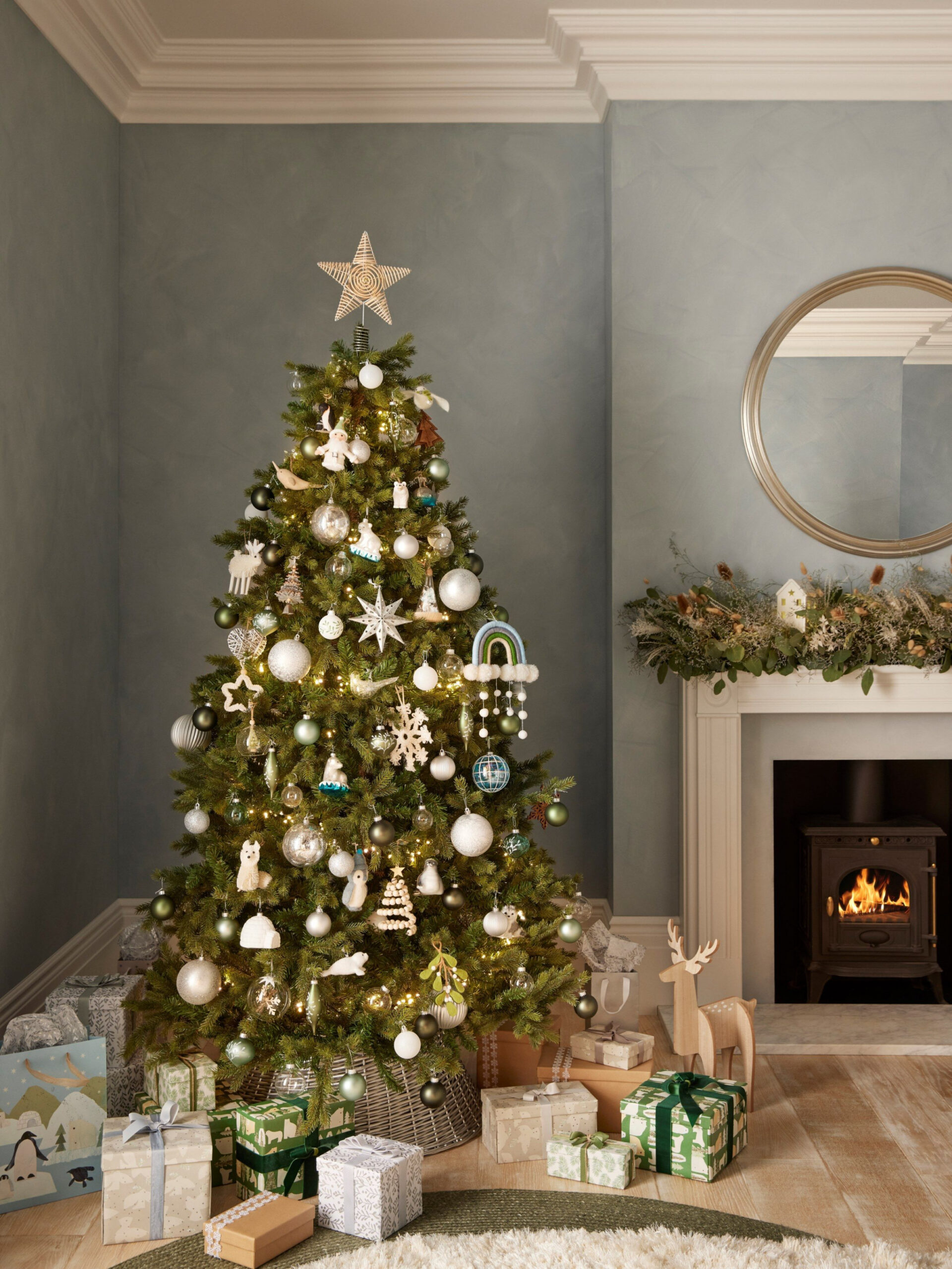 How To Decorate A Christmas Tree Like A Professional -