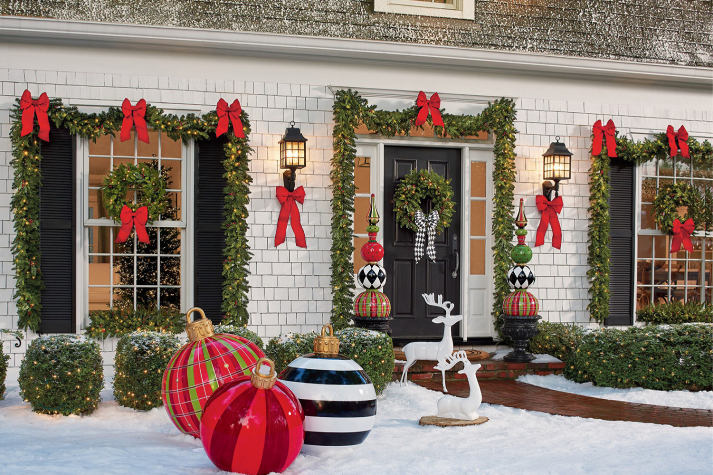 Outdoor Christmas Decorating Ideas for   Images & Tips