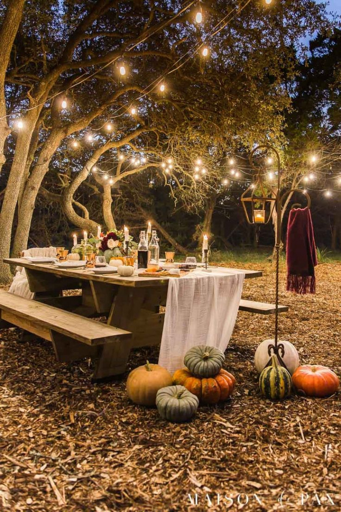 Outdoor Friendsgiving Table Decorating Ideas - Maison de Pax