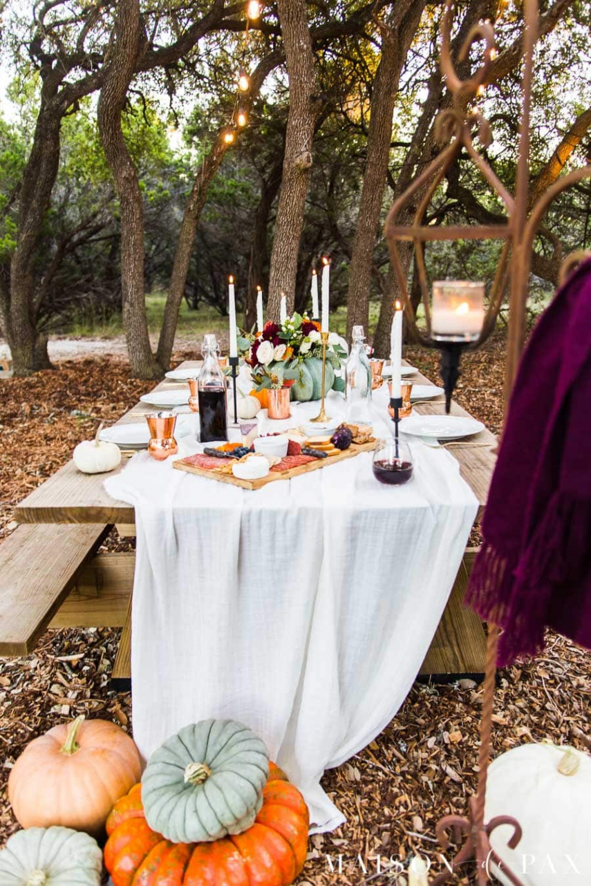 Outdoor Friendsgiving Table Decorating Ideas - Maison de Pax