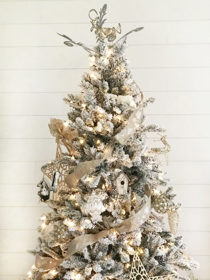 Secrets To Decorate A Stunning Christmas Tree - Rooted Childhood