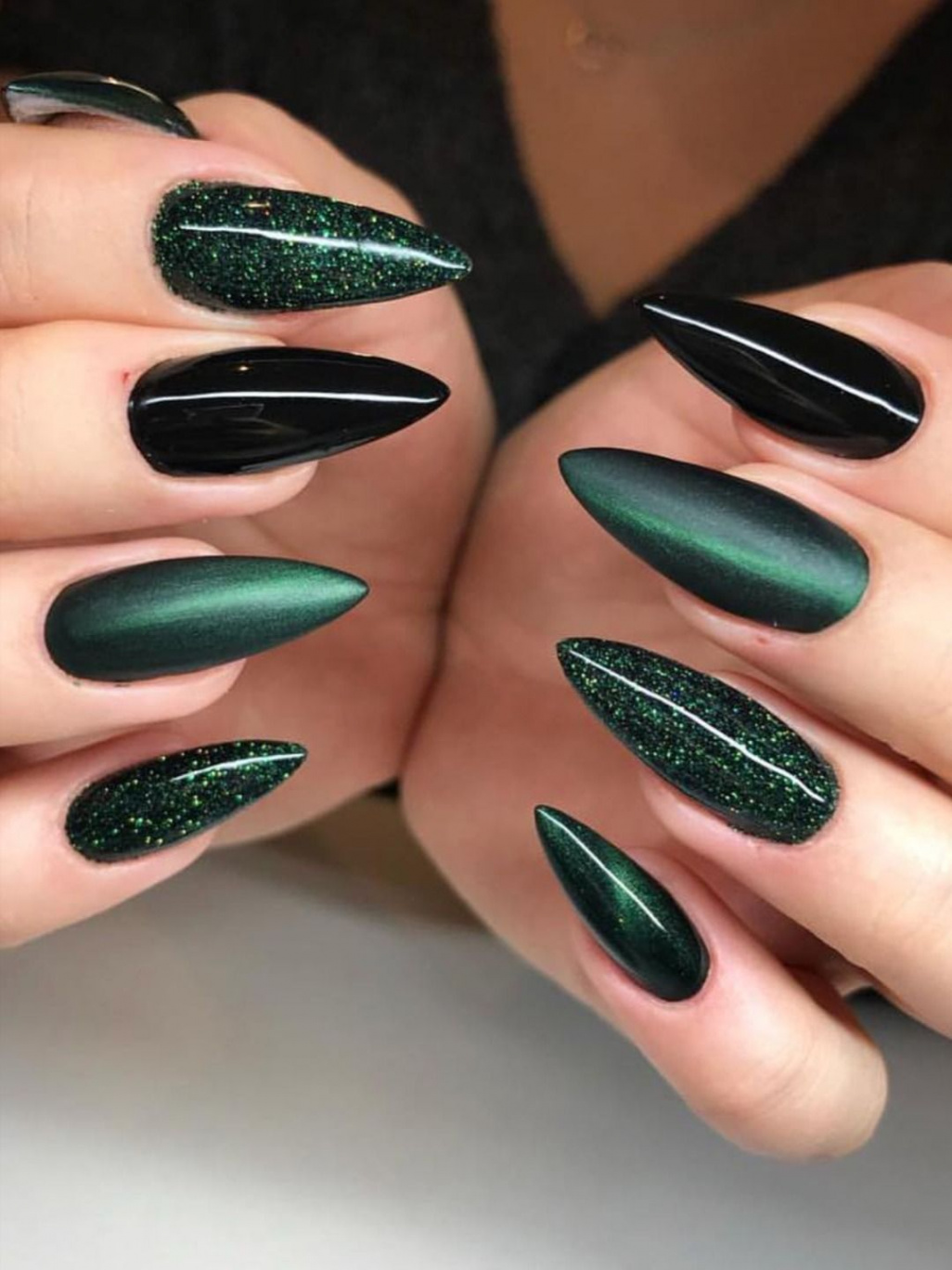 The Best  Dark Green Nails Ideas to Try in   Manicura de