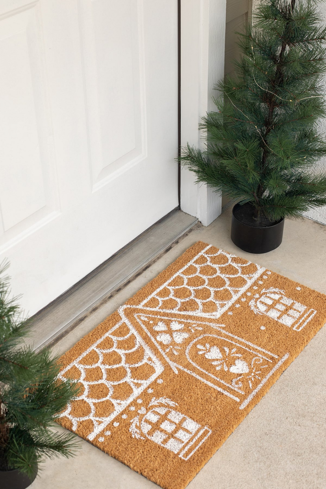 Anthropologie Inspired DIY Gingerbread House Doormat  ctrl + curate