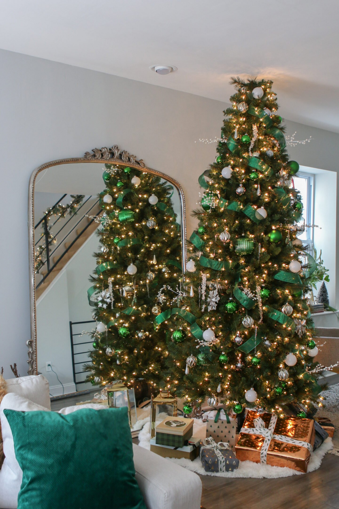 Beautiful Emerald Green Christmas Decorations - Nikki