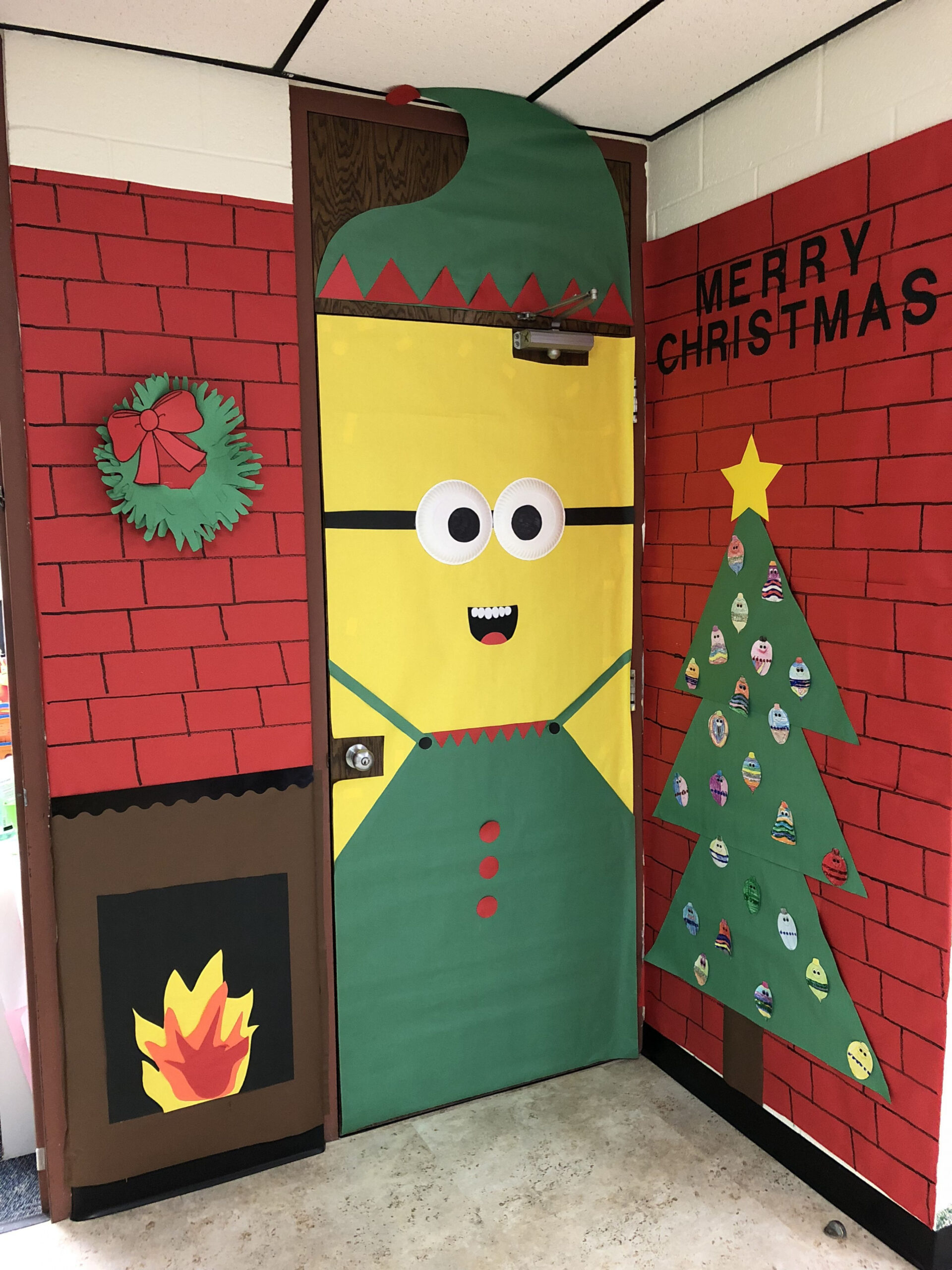 Christmas Door Decoration #minions  Minion door decorations