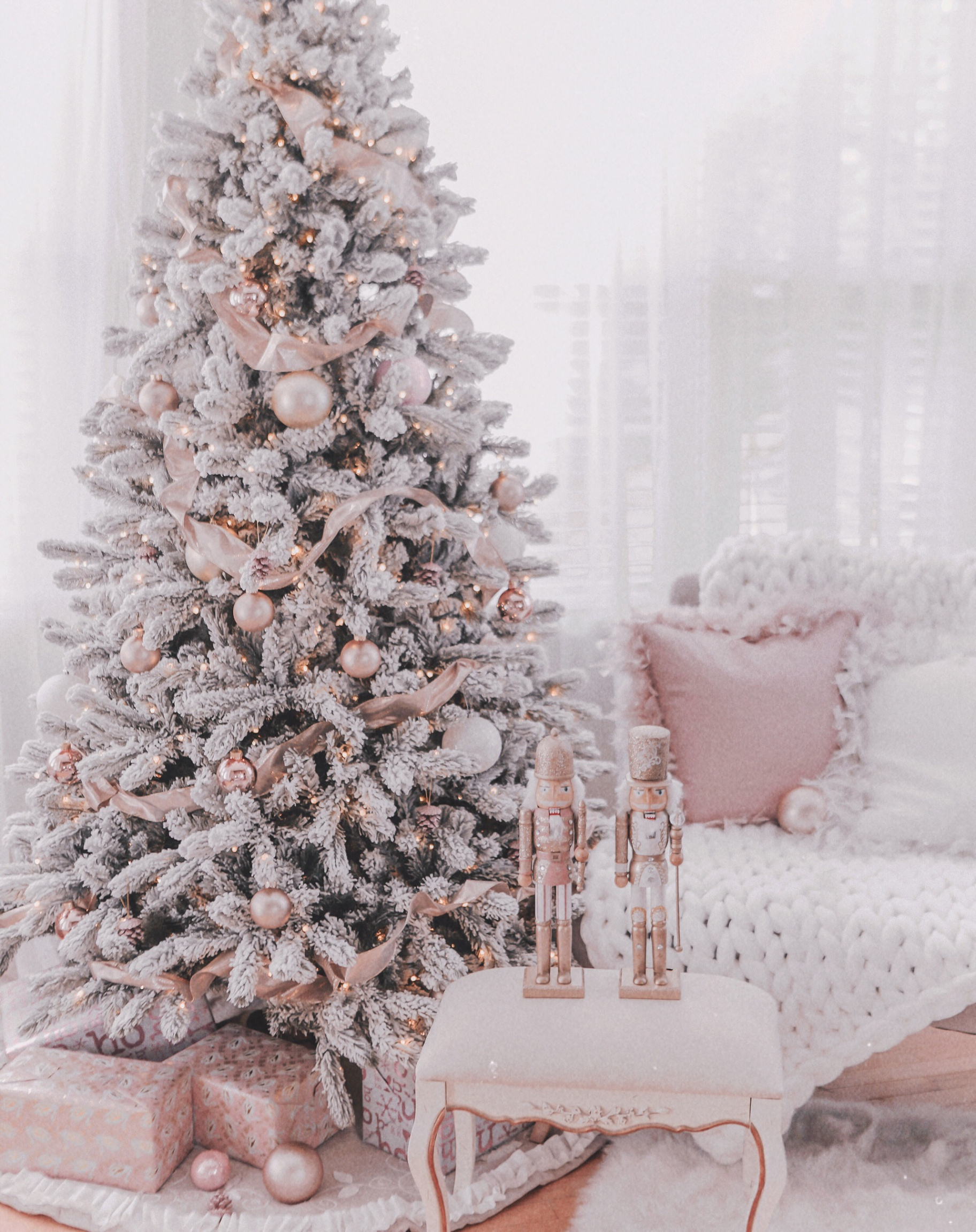 Couture Rose Gold & Blush Christmas Tree Decoration Details – J