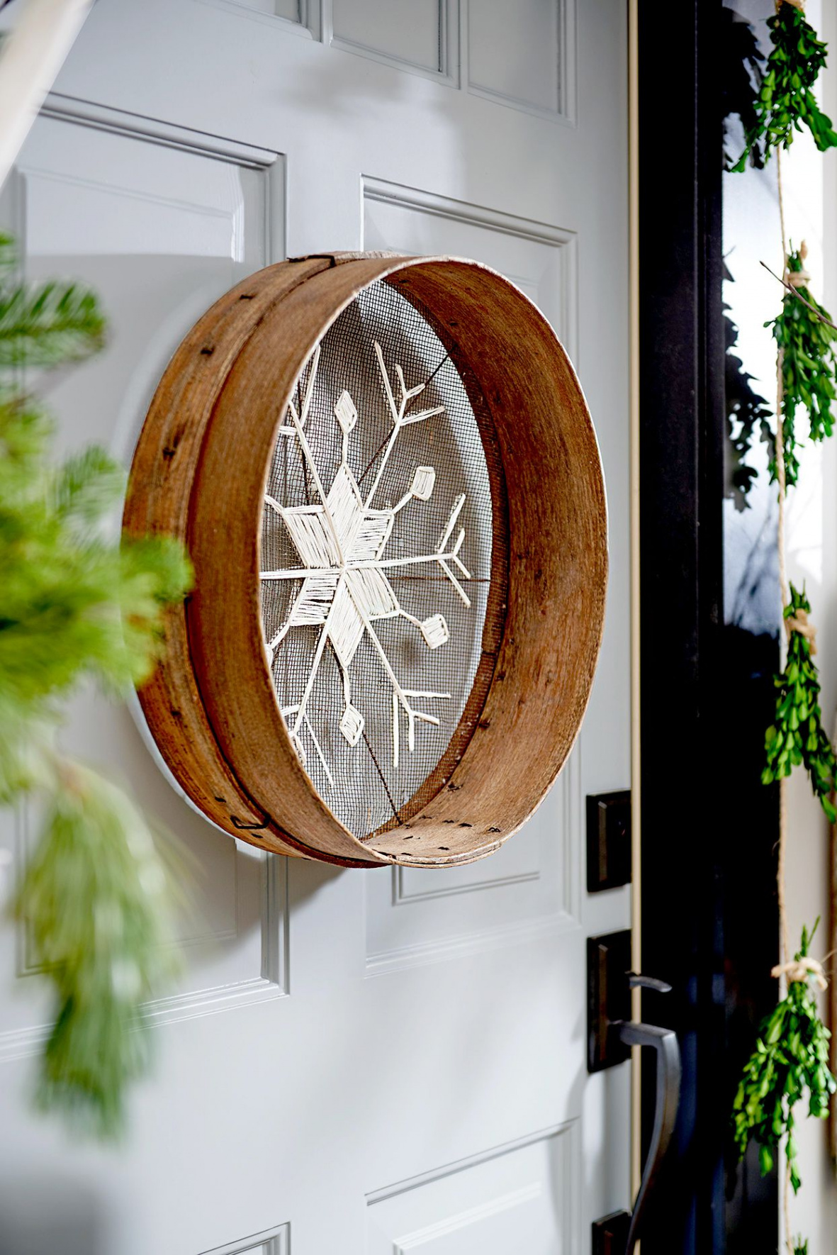 Dazzling Winter Door Decorations to Welcome the Season