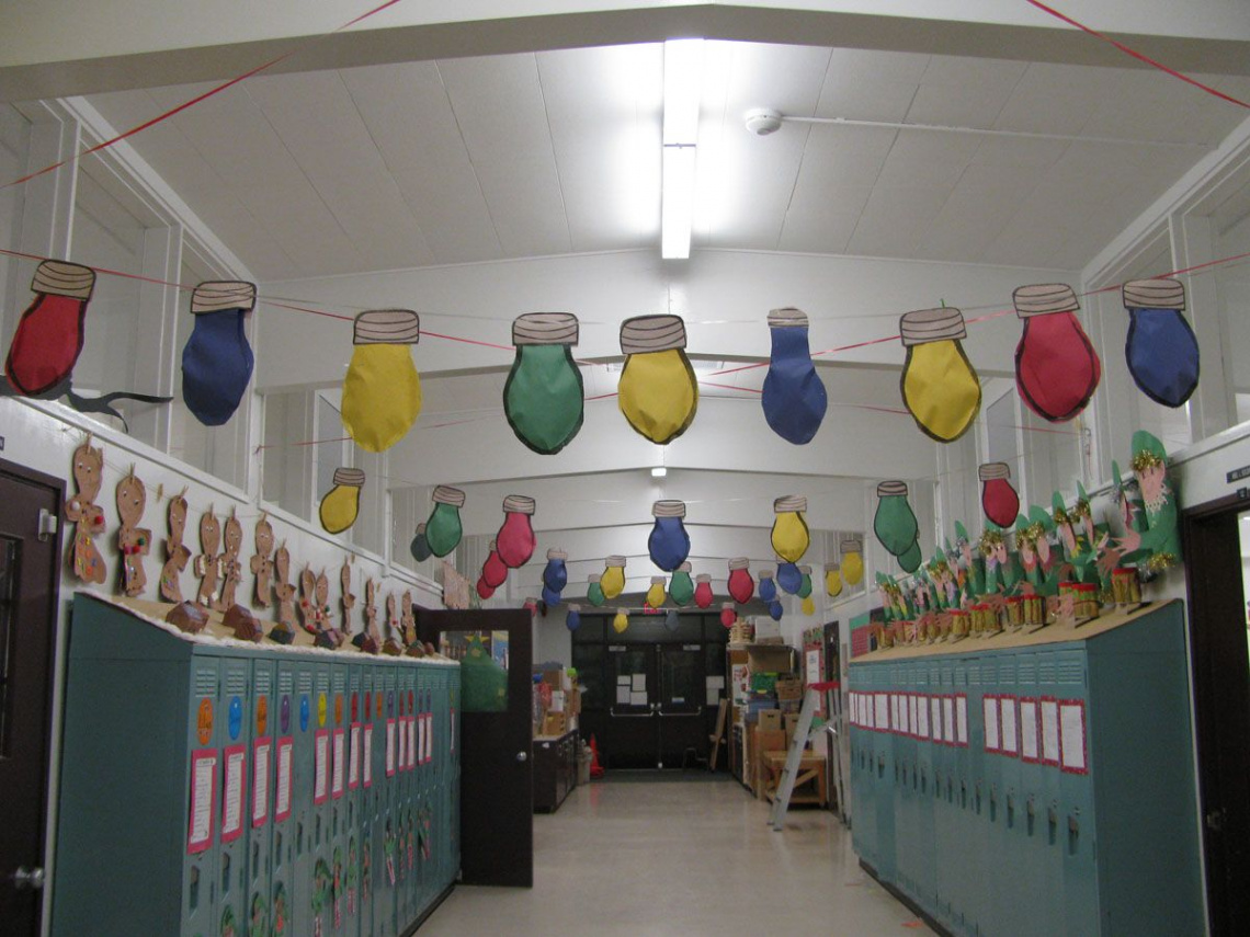 Decorated Primary Hall  Christmas school, School hallway