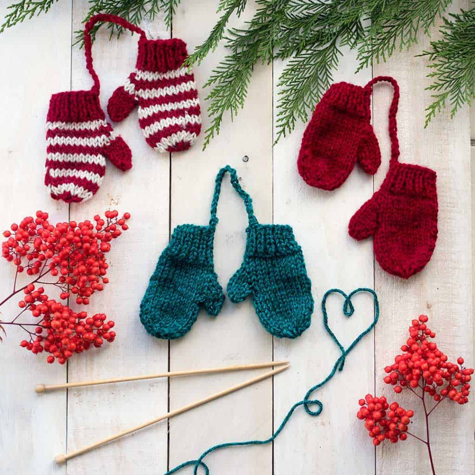 Easy Knit Christmas Decorations -