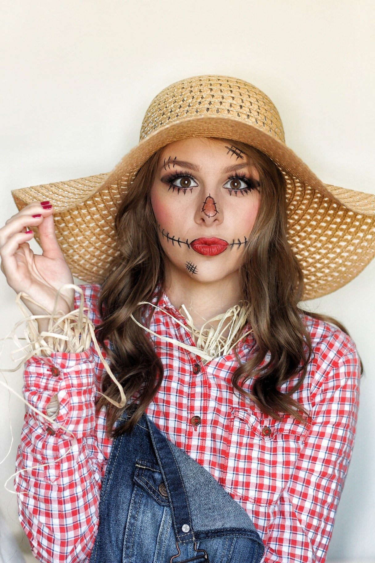 Easy last minute scarecrow Halloween costume// Instagram