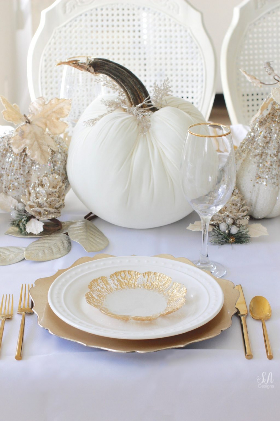 Elegant Thanksgiving Table In White & Gold - Summer Adams