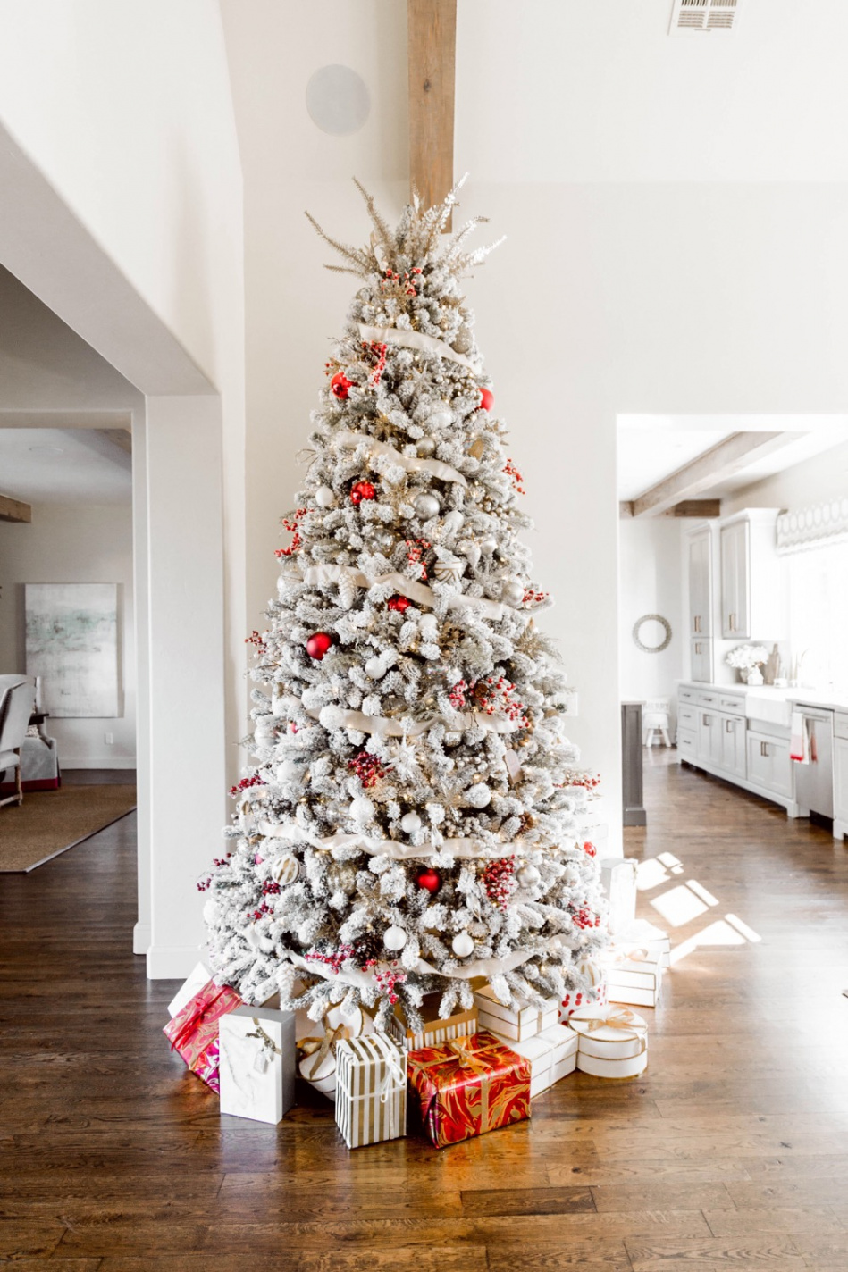 Helpful Things on How to Decorate a Flocked Christmas Tree