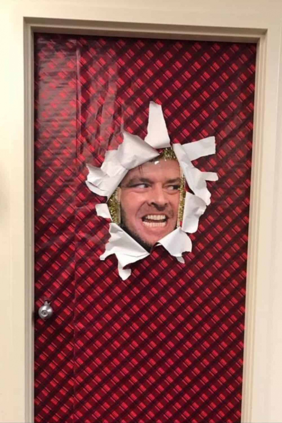 Hilarious Office Christmas Door Decorating Contest Ideas That