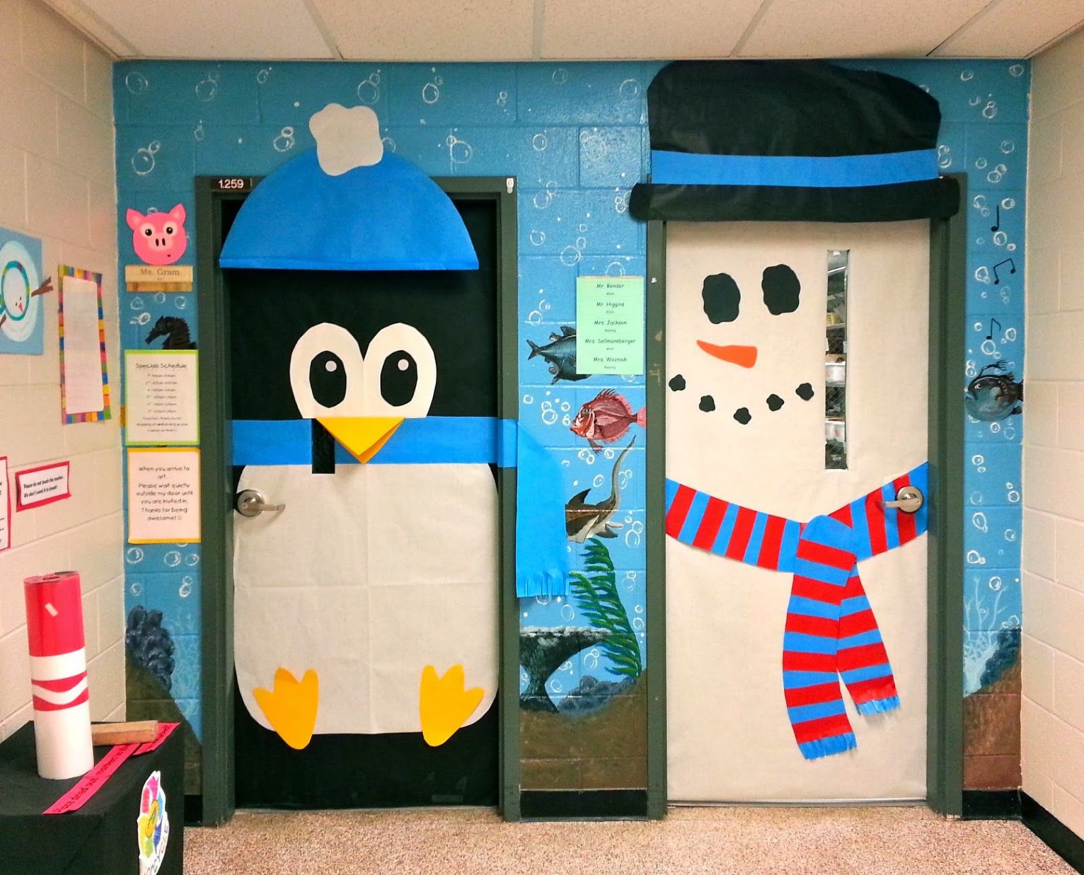 Holiday-decorated Classroom Doors!  Christmas classroom, Door