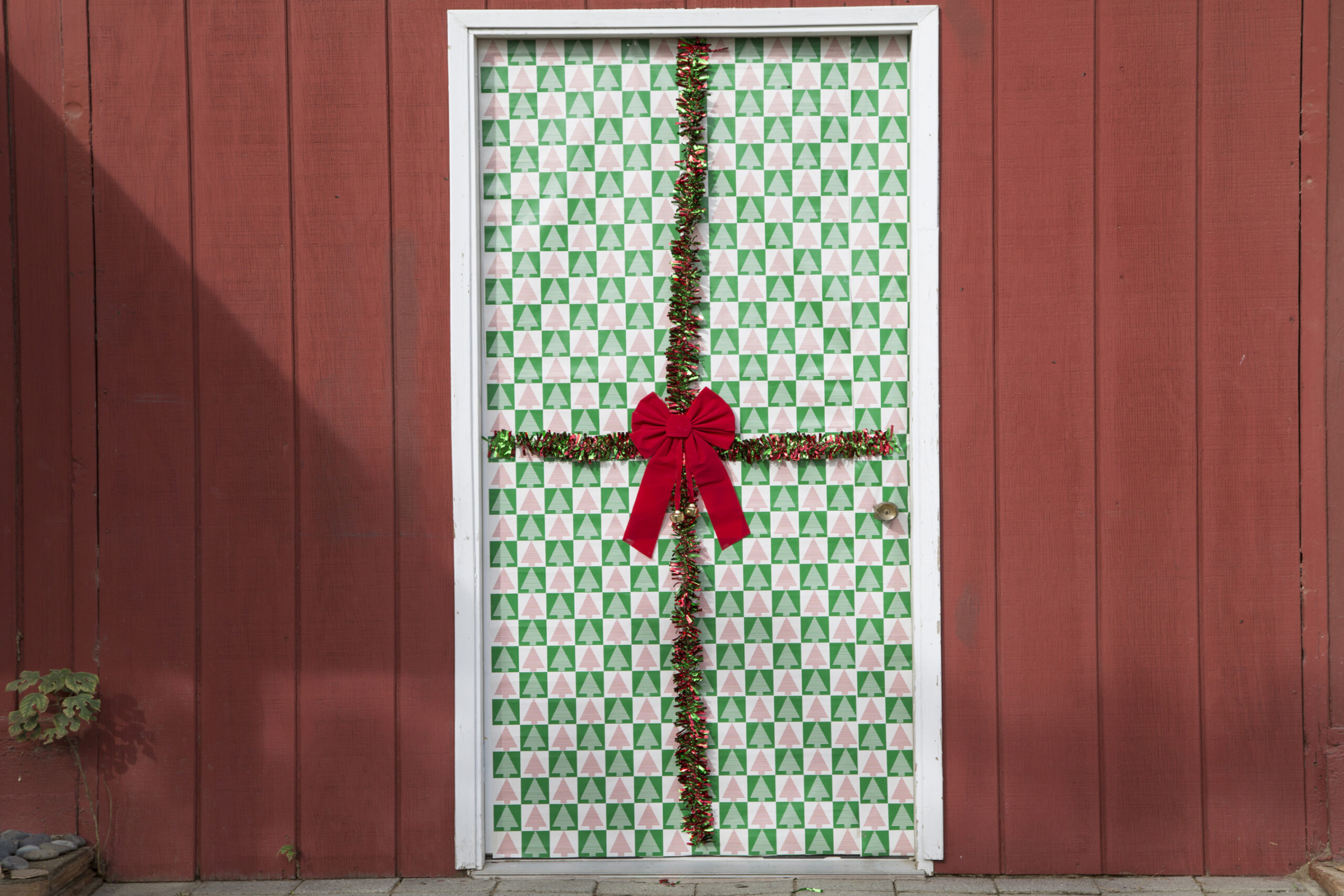 How to Gift Wrap an Outside Door  ehow