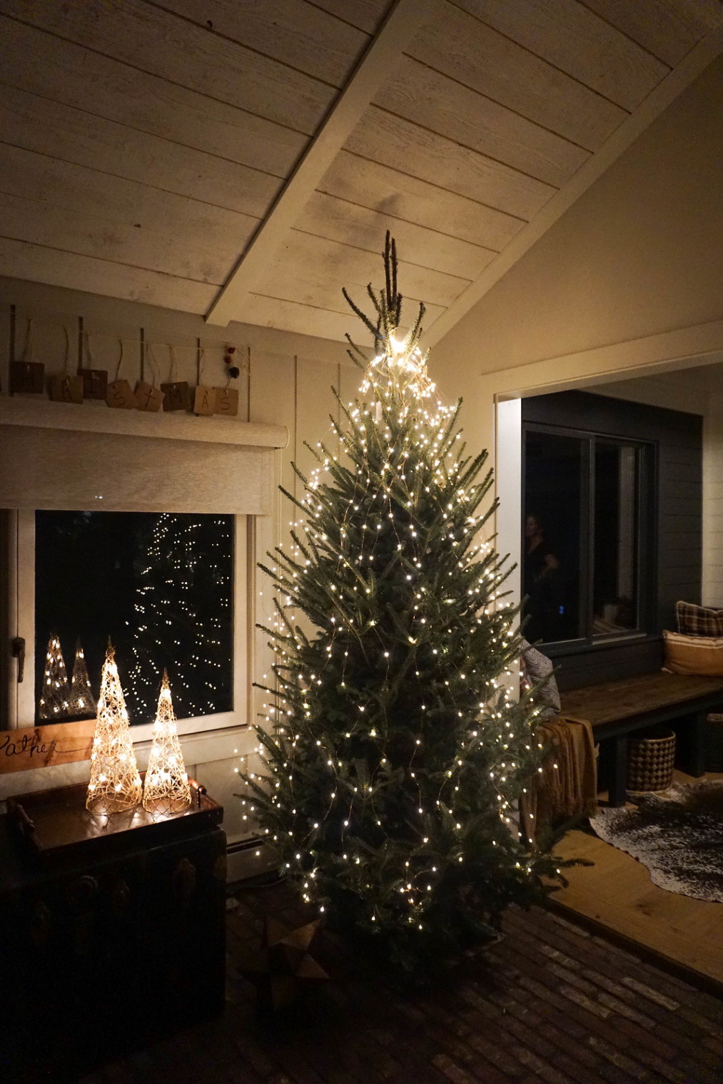 Modern Farmhouse Christmas Decor Inspiration - living after midnite