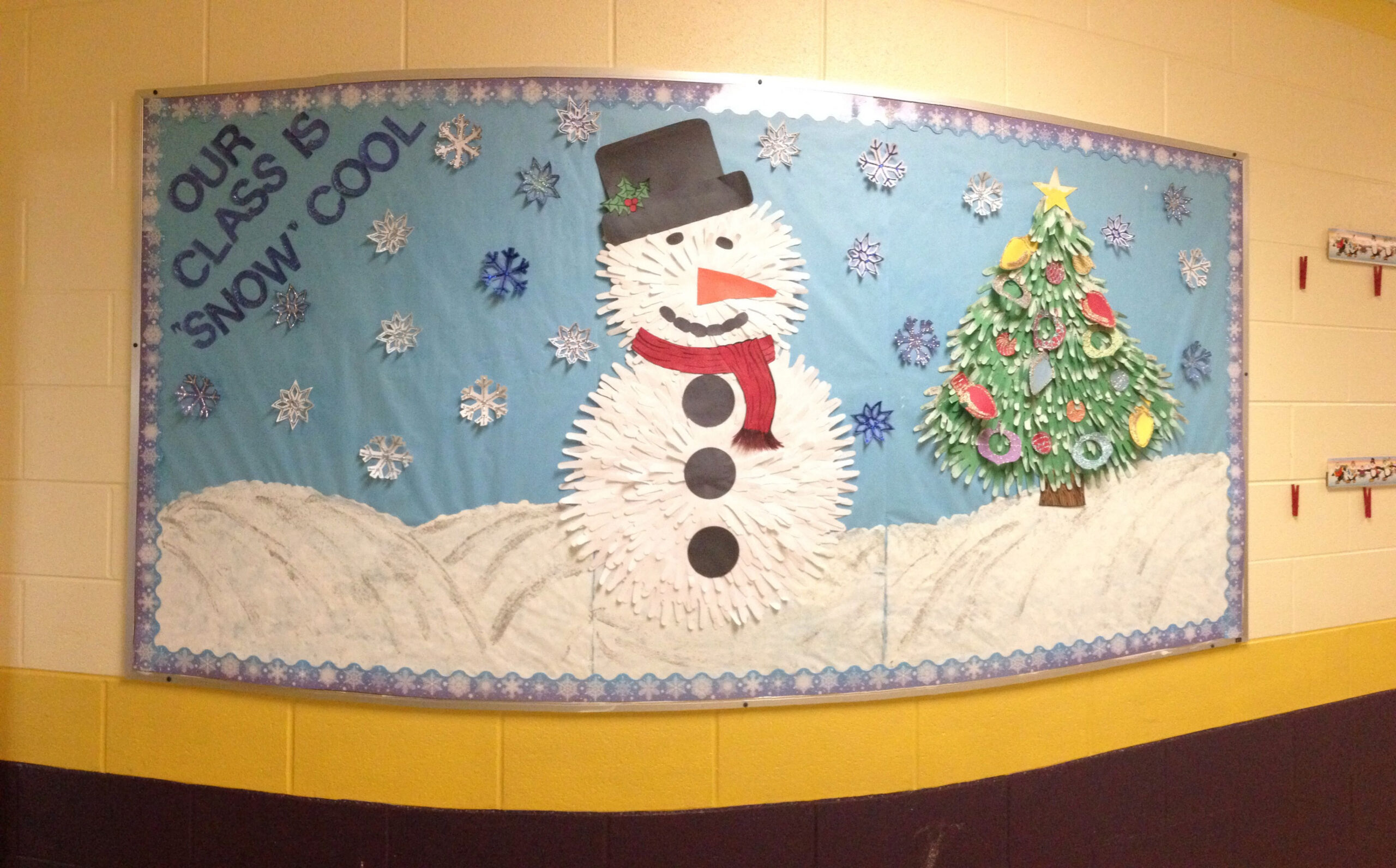 Snowman bulletin board from handprints:)  Snowman bulletin board