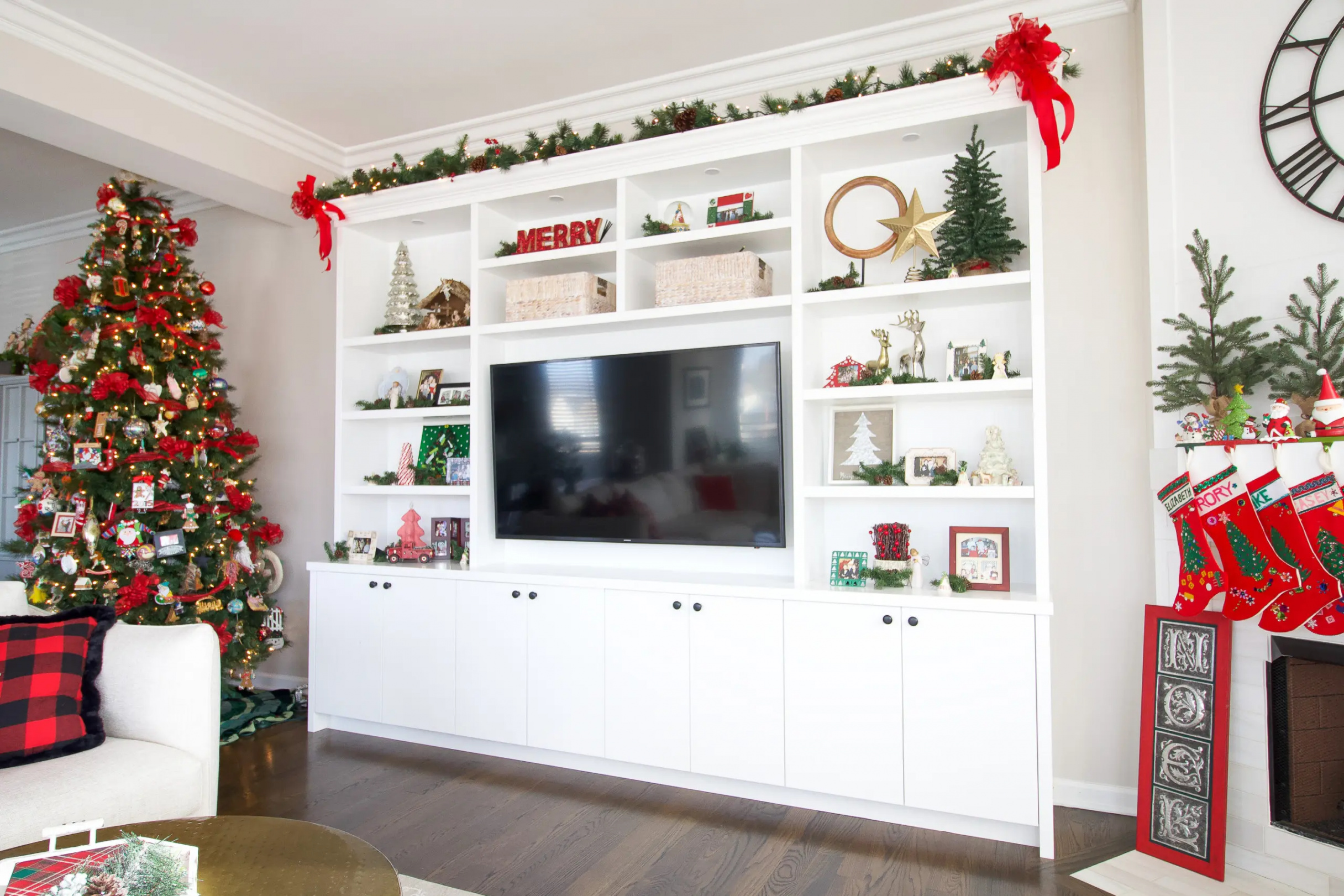 Tips For Decorating Christmas Shelves For The Holidays