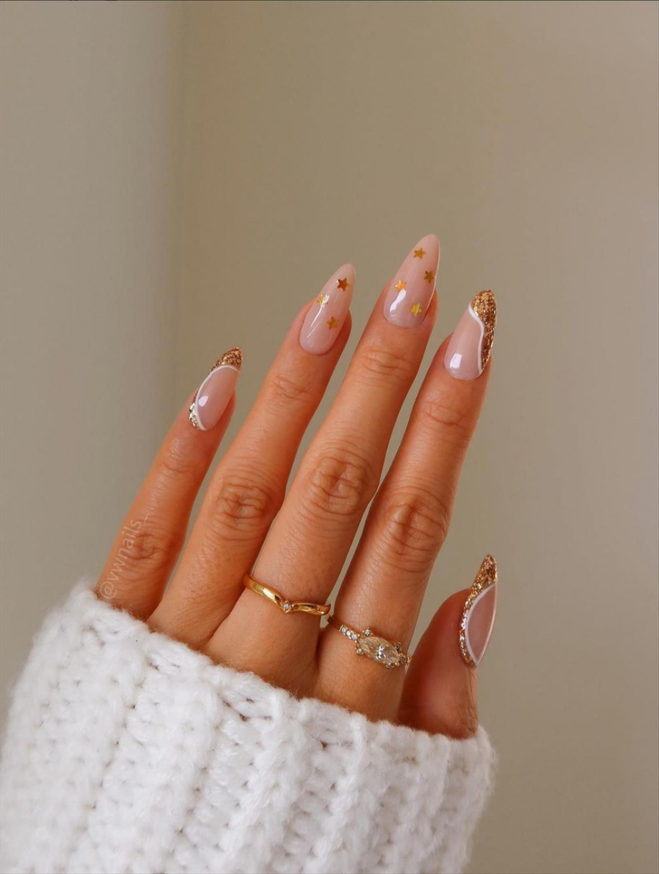 Trendy Winter nails almond-shaped nails to try - Mycozylive