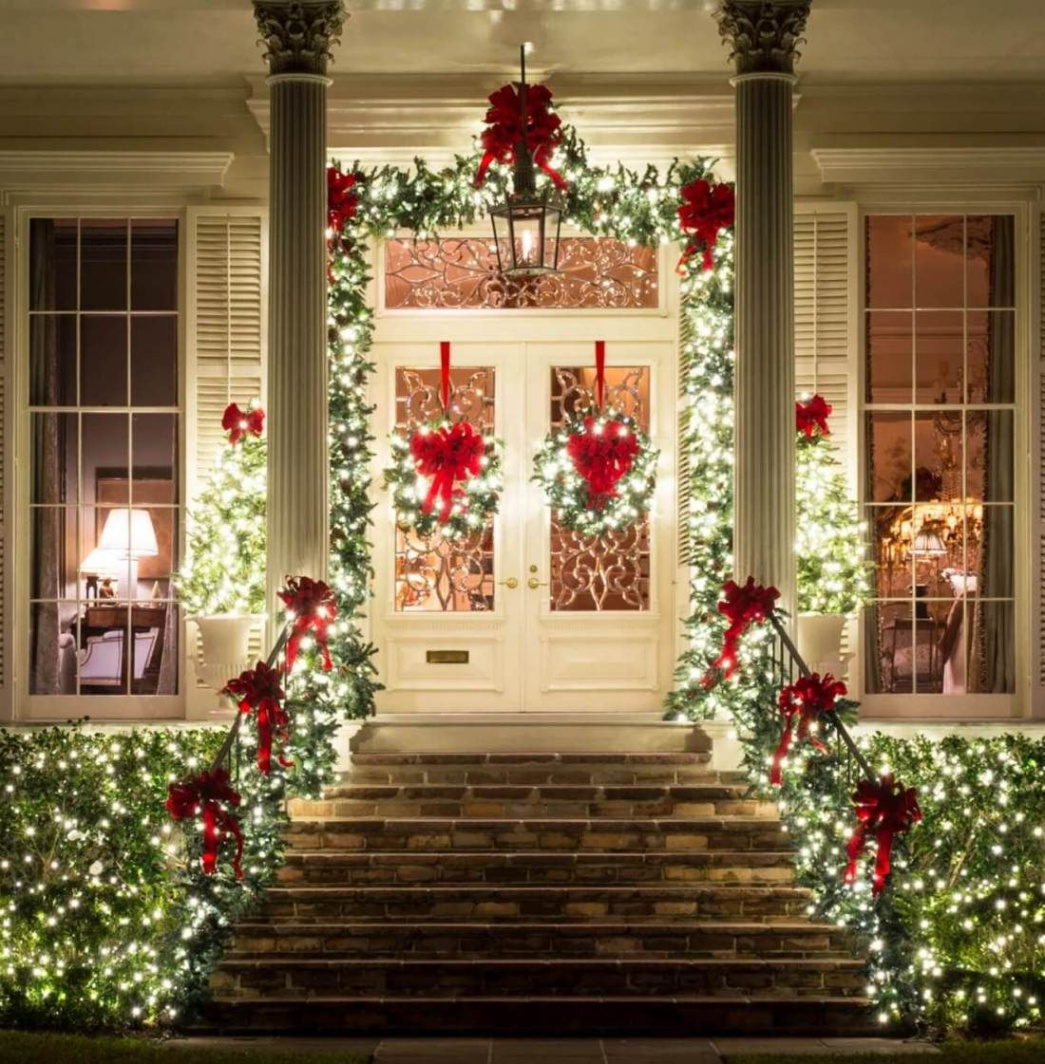 + Best Christmas Door and Window Lighting Decorating Ideas 23