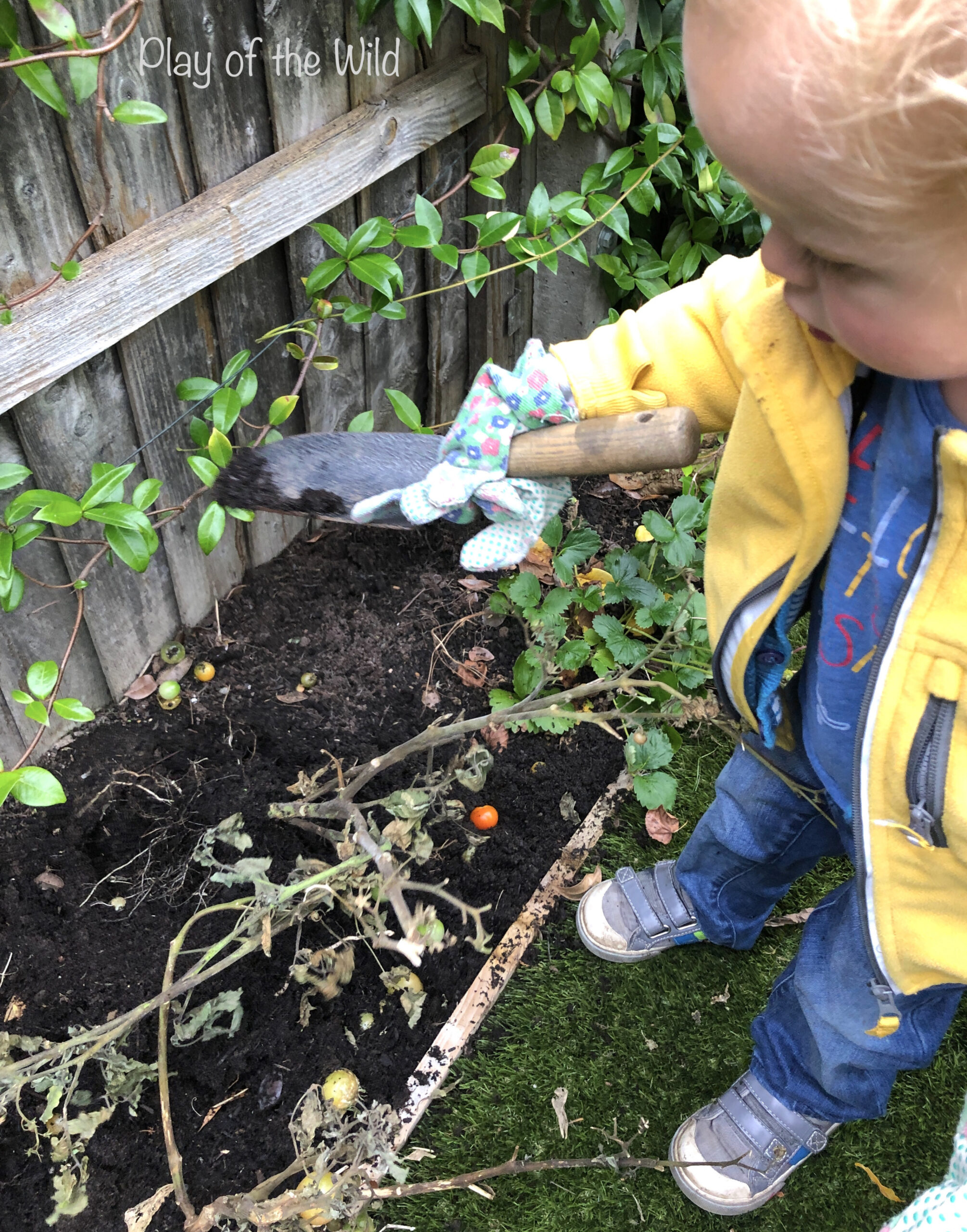 Outdoor Autumn & Winter Garden Activities for Children – Play of