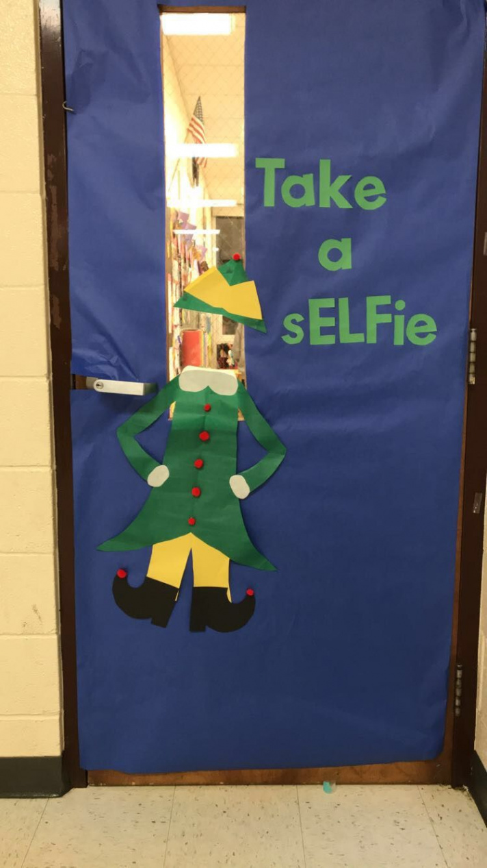 Take a sELFie Christmas door  Christmas door decorating contest