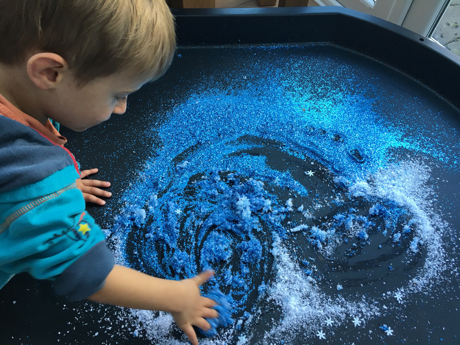 Winter-themed messy play (brrrrrr!)